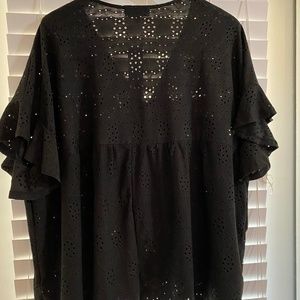 Black eyelet top from Gilli size 1X NWT